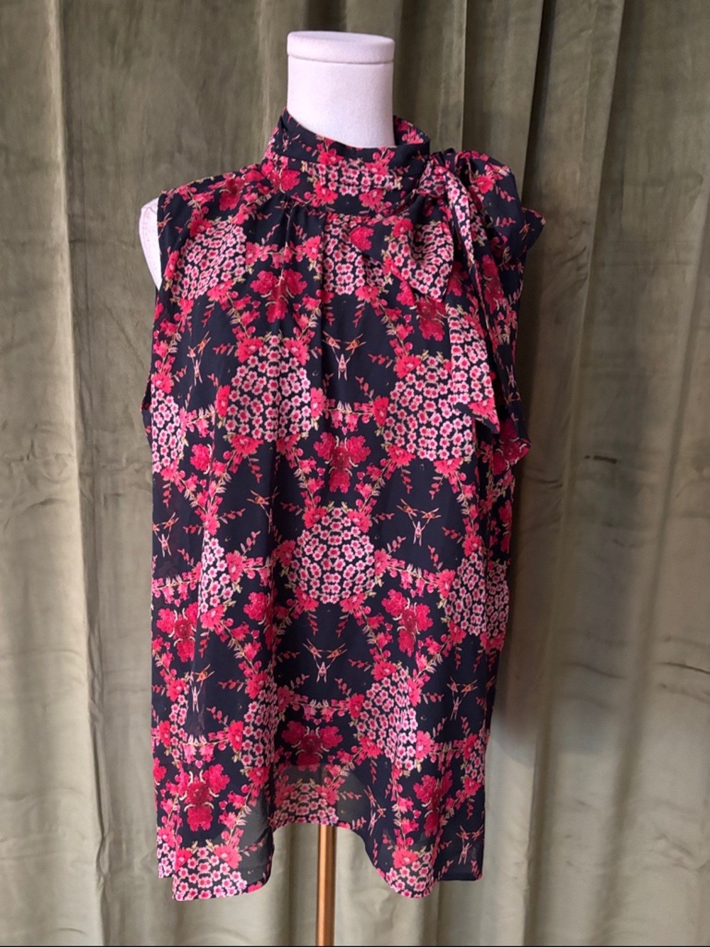 Max Volmary silk Sleeveless Tie-Neck Floral Camisole , US12